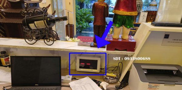 Màn hình hiển thị quầy lễ tân tại nhà hàng Hà Nội xưa